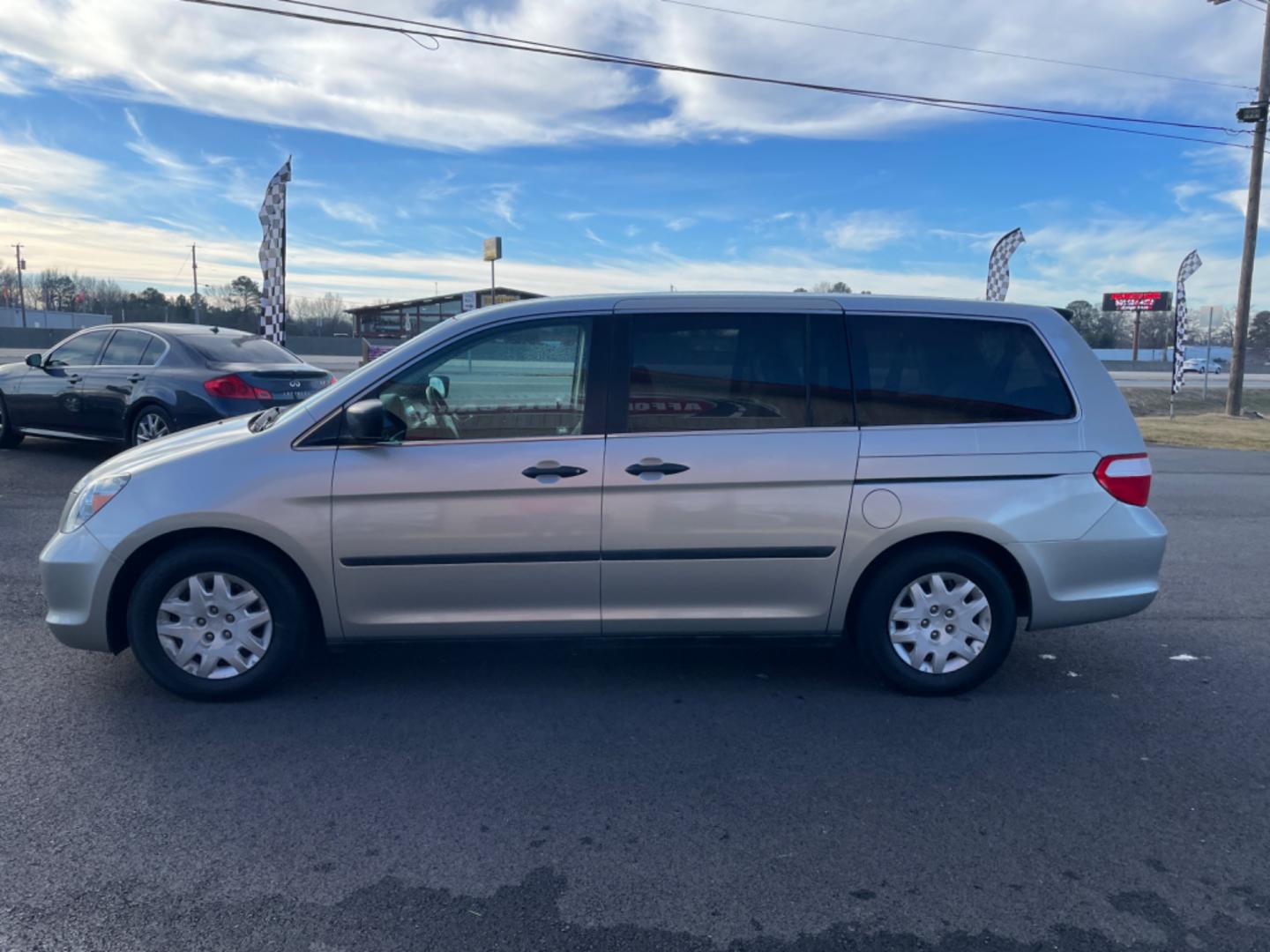 2007 Silver Honda Odyssey (5FNRL38207B) with an V6, VTEC, 3.5 Liter engine, Automatic transmission, located at 8008 Warden Rd, Sherwood, AR, 72120, (501) 801-6100, 34.830078, -92.186684 - Photo#4